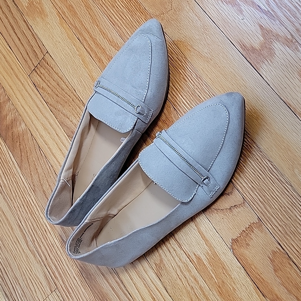 Express Grey Flats with Chain 10